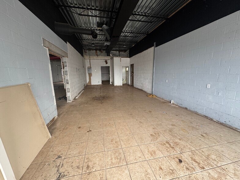 5074 Douglas Rd, Toledo, OH à louer - Photo de l’immeuble – Image 3 sur 4
