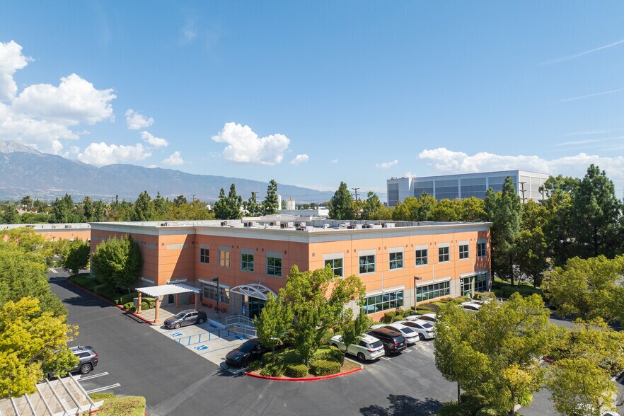 9616 Archibald Ave, Rancho Cucamonga, CA à vendre - Photo de l’immeuble – Image 3 sur 4