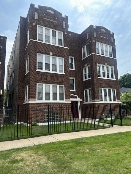 6841 S Dante Ave, Chicago, IL à vendre - Photo de l’immeuble – Image 2 sur 14