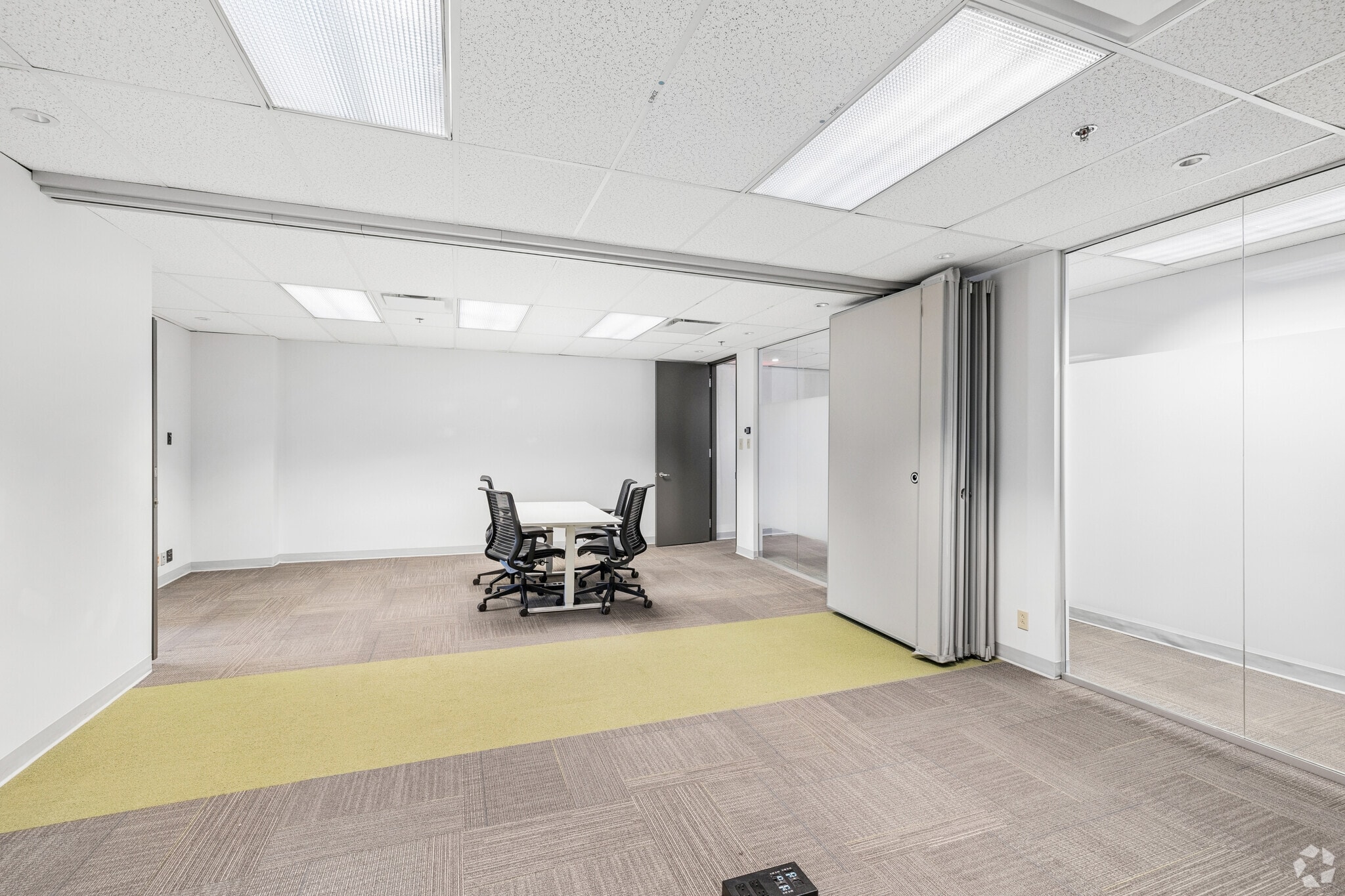 505 De Maisonneuve Boul O, Montréal, QC à louer Photo intérieure– Image 1 sur 3
