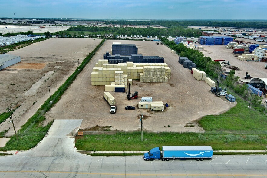 1387 Fulghum Rd, Wilmer, TX à louer - Photo de l’immeuble – Image 3 sur 7