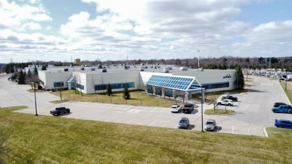 2500 Centerpoint Pky, Pontiac, MI à louer Photo de l’immeuble– Image 1 sur 14