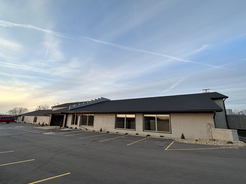 443-445 Turkeyfoot Lake Rd, Akron, OH à louer - Photo de l’immeuble – Image 1 sur 2