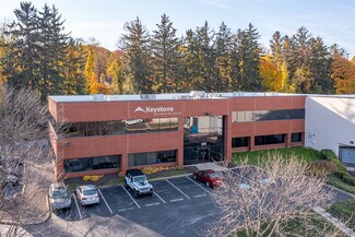 Plus de détails pour 590 Lancaster Ave, Malvern, PA - Local d’activités à vendre