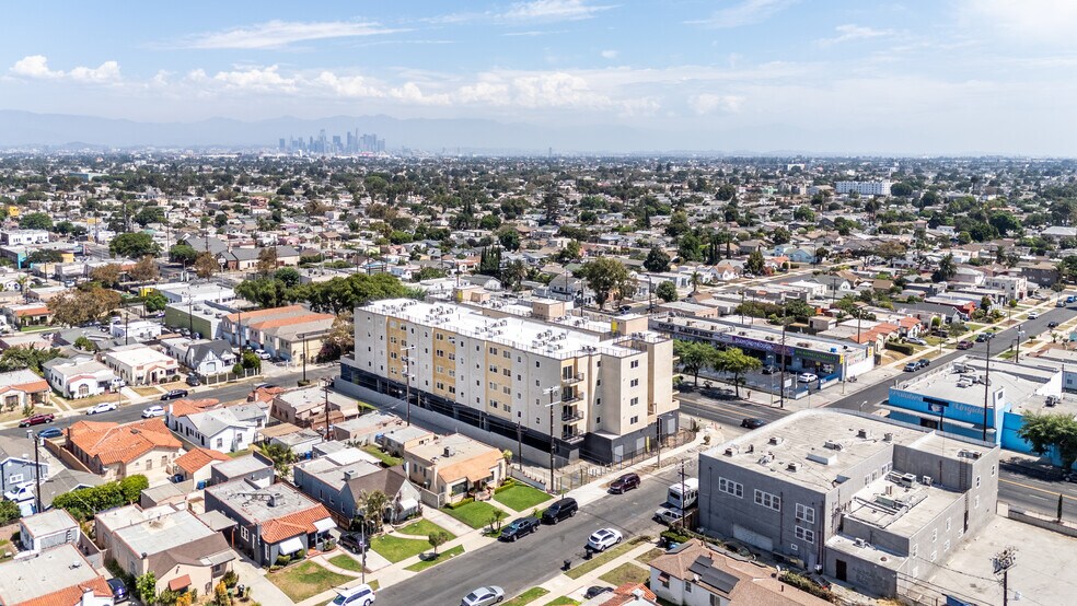 6901 S Western Ave, Los Angeles, CA à vendre - Photo principale – Image 1 sur 49