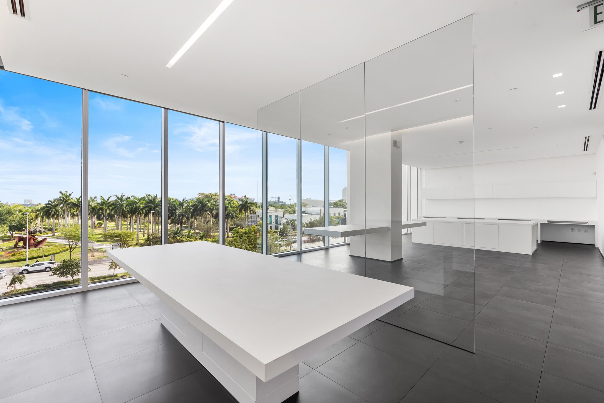 1040 Biscayne Blvd, Miami, FL à louer Photo de l’immeuble– Image 1 sur 6