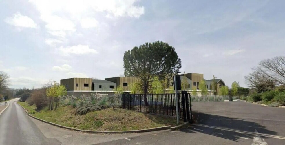 Local d'activités dans Sussargues à vendre - Photo de l’immeuble – Image 2 sur 10