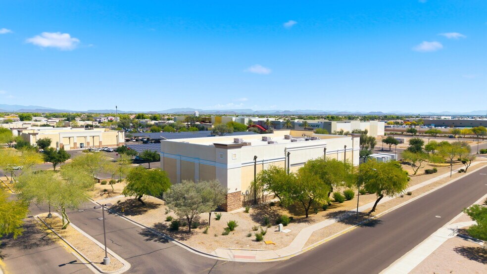 13437 N Litchfield Rd, Surprise, AZ à vendre - Photo de l’immeuble – Image 3 sur 11