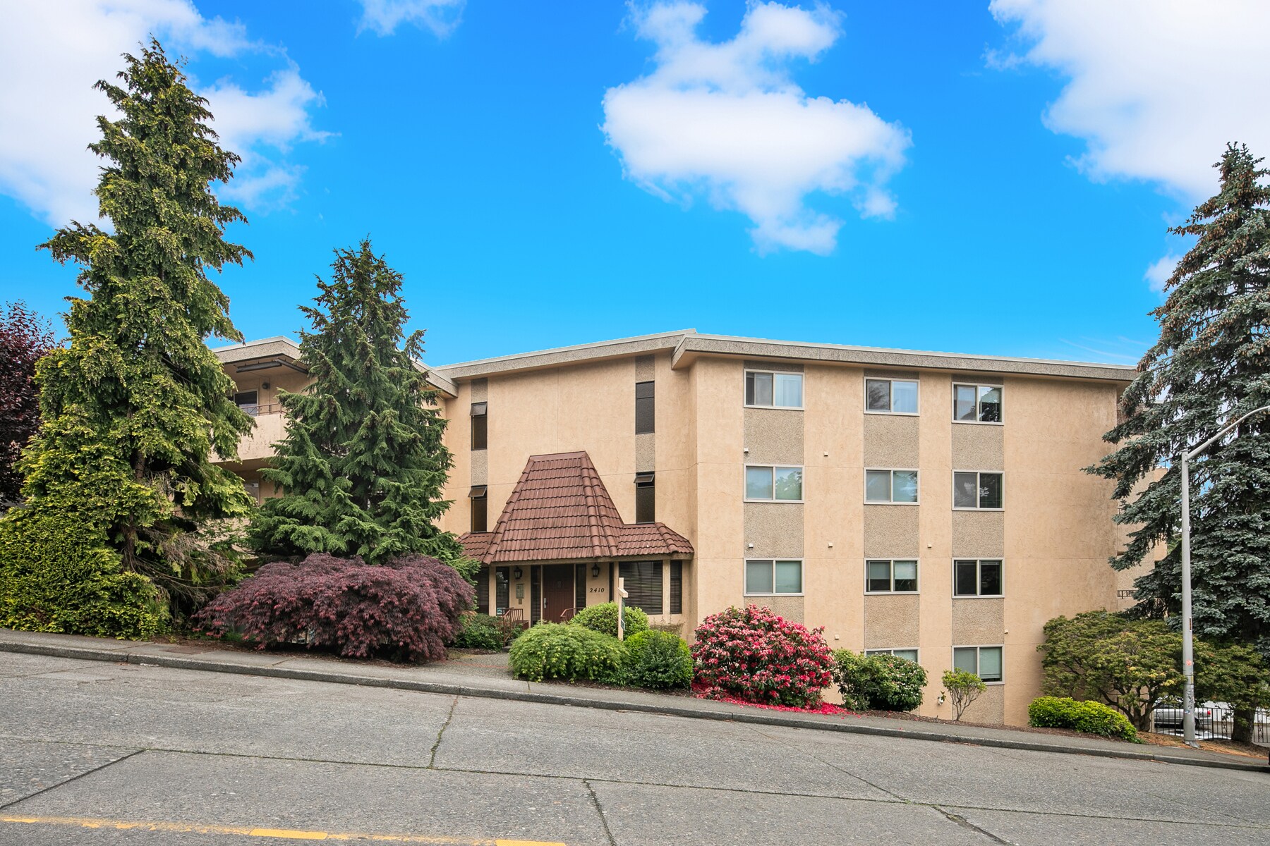 2410 W Manor Pl, Seattle, WA à vendre Photo de l’immeuble– Image 1 sur 8
