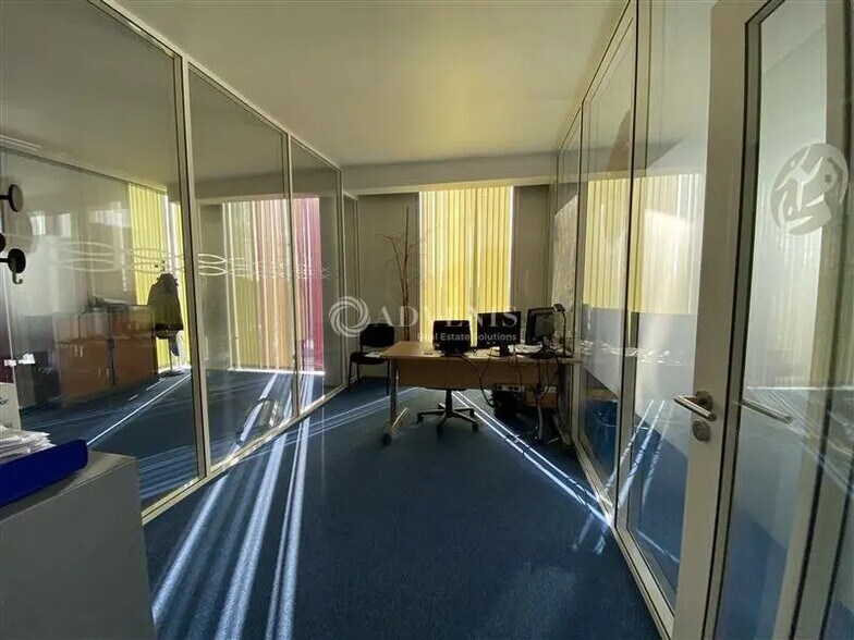 Bureau dans Lieusaint à louer - Photo de l’immeuble – Image 1 sur 5