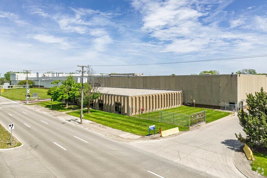 17423 W Jefferson Ave, Riverview, MI à louer - Photo de l’immeuble – Image 1 sur 6