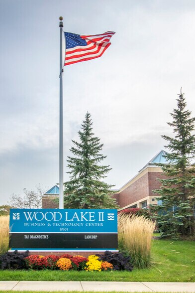 10101 Innovation Dr, Milwaukee, WI à louer - Photo de l’immeuble – Image 3 sur 4