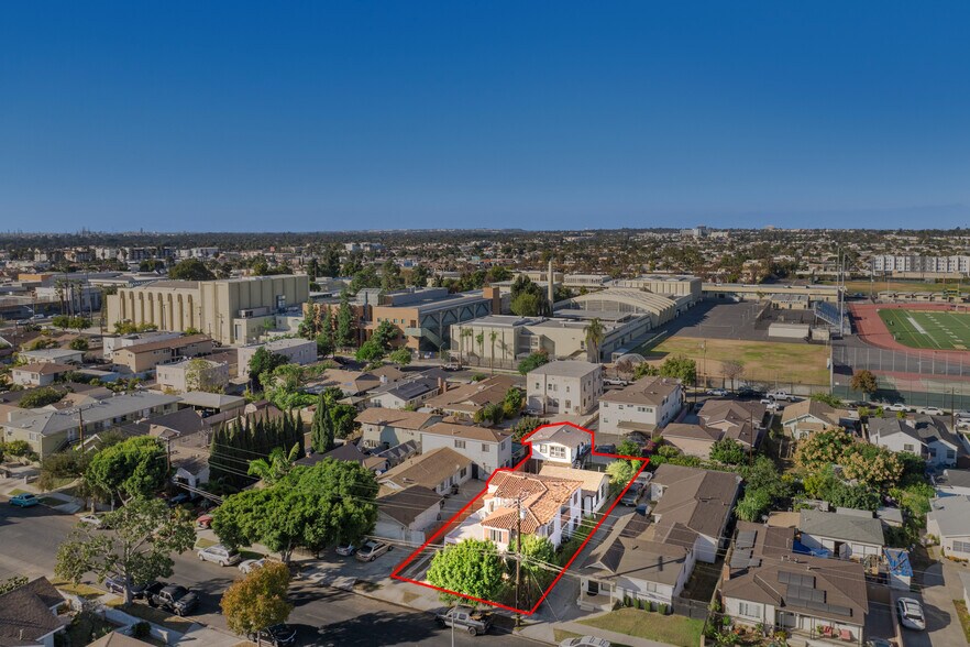 817 E New York St, Long Beach, CA à vendre - Photo principale – Image 1 sur 46