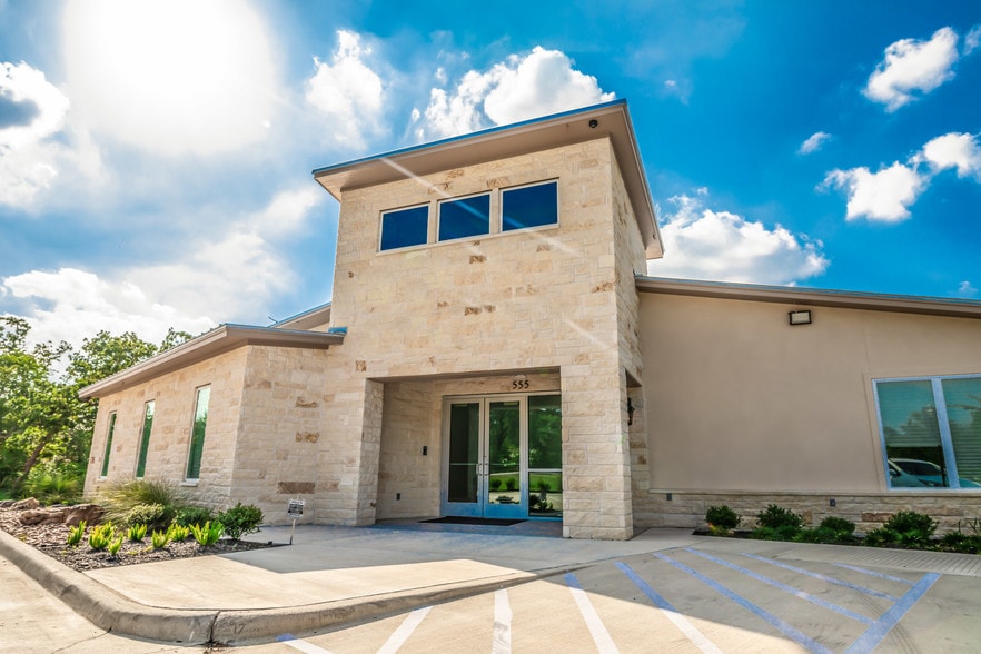555 William D Fitch Pkwy, College Station, TX à vendre - Photo principale – Image 1 sur 17