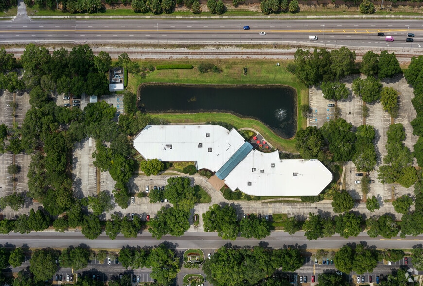 3350 Buschwood Park Dr, Tampa, FL à louer - Aérien – Image 2 sur 17