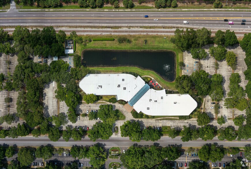 3350 Buschwood Park Dr, Tampa, FL à louer - Aérien – Image 2 sur 17