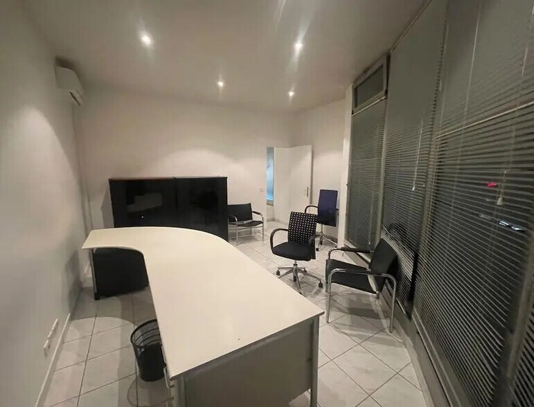 Local commercial dans Paris à vendre - Photo intérieure – Image 2 sur 8