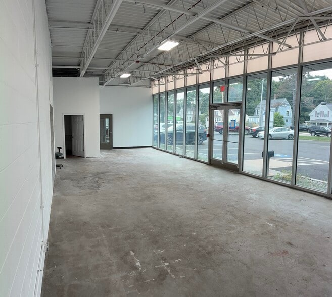 145 Union St, Holbrook, MA à louer - Photo de l’immeuble – Image 2 sur 17