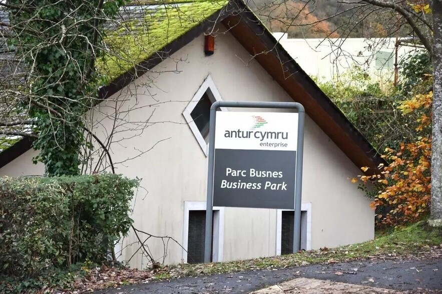 Bureau dans 2 Woodburn Terrace, Newcastle Emlyn à louer - Photo de l’immeuble – Image 2 sur 5
