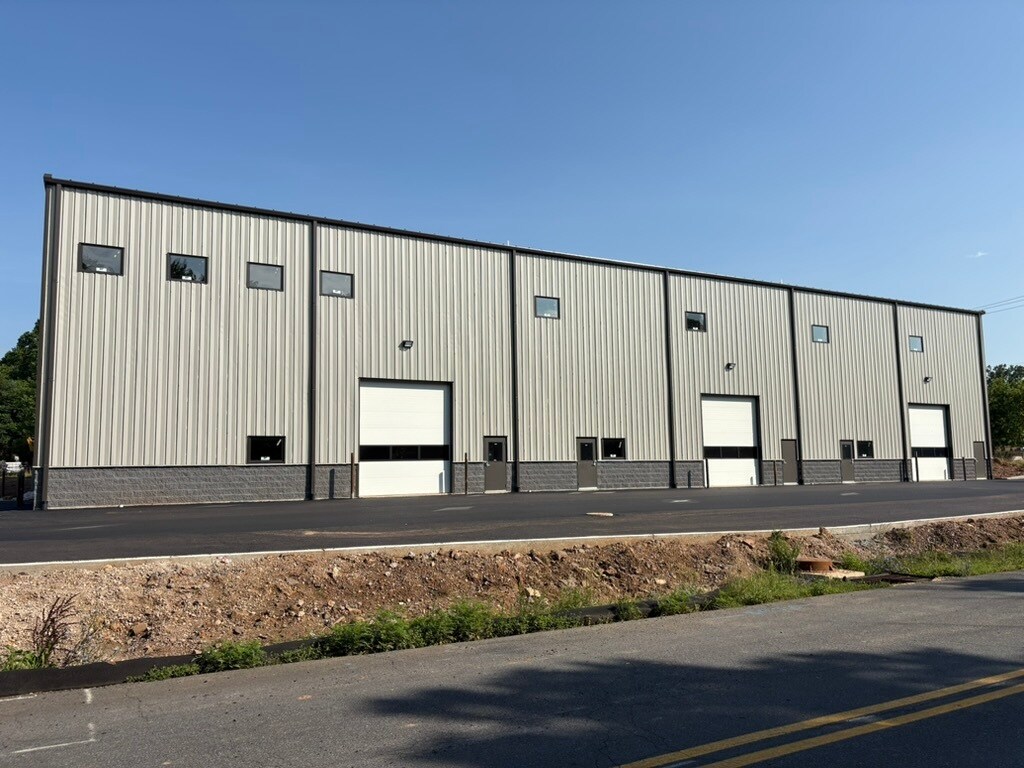 17 Industrial dr, New Britain, PA à louer Photo de l’immeuble– Image 1 sur 5