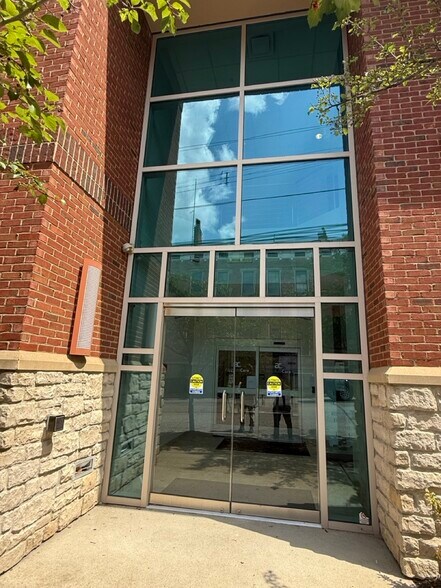 260 E University Ave, Cincinnati, OH à vendre - Photo de l’immeuble – Image 3 sur 37