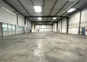 7579 Rue Rateau, La Courneuve à louer Photo de l’immeuble– Image 2 sur 7