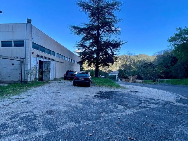 Plus de détails pour 1348 Route Du Vaisseau, Gémenos - Bureau, Industriel/Logistique à louer