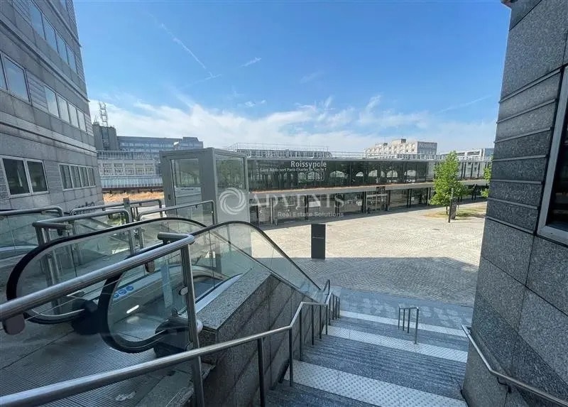 Bureau dans Tremblay-en-France à louer - Photo de l’immeuble – Image 2 sur 7