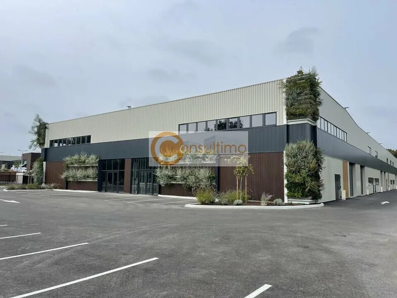 Local d'activités dans Salleboeuf à vendre - Photo de l’immeuble – Image 1 sur 5
