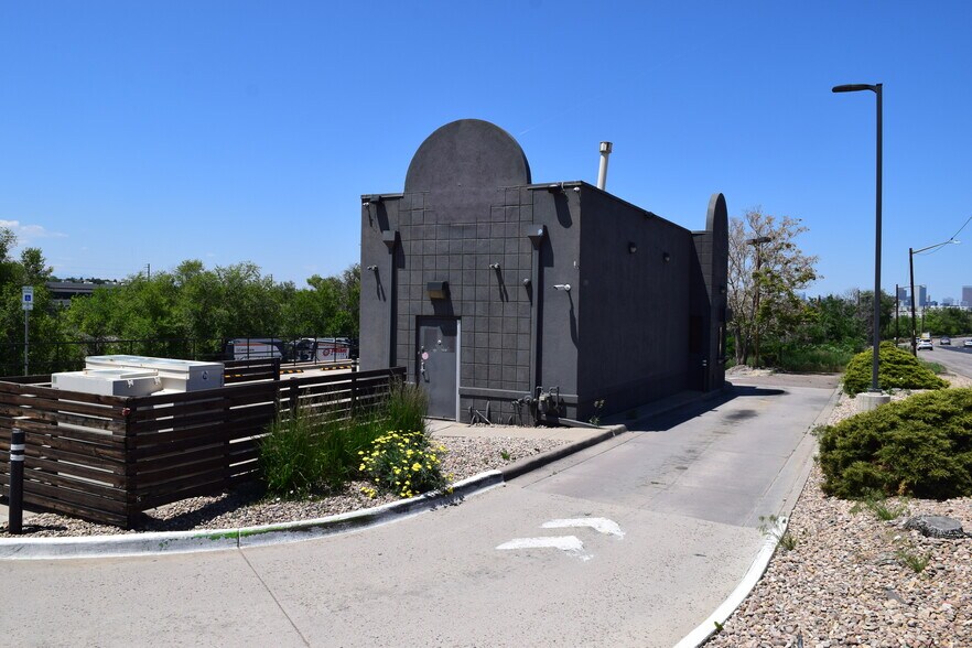 1285 S Santa Fe Dr, Denver, CO à louer - Photo de l’immeuble – Image 3 sur 13
