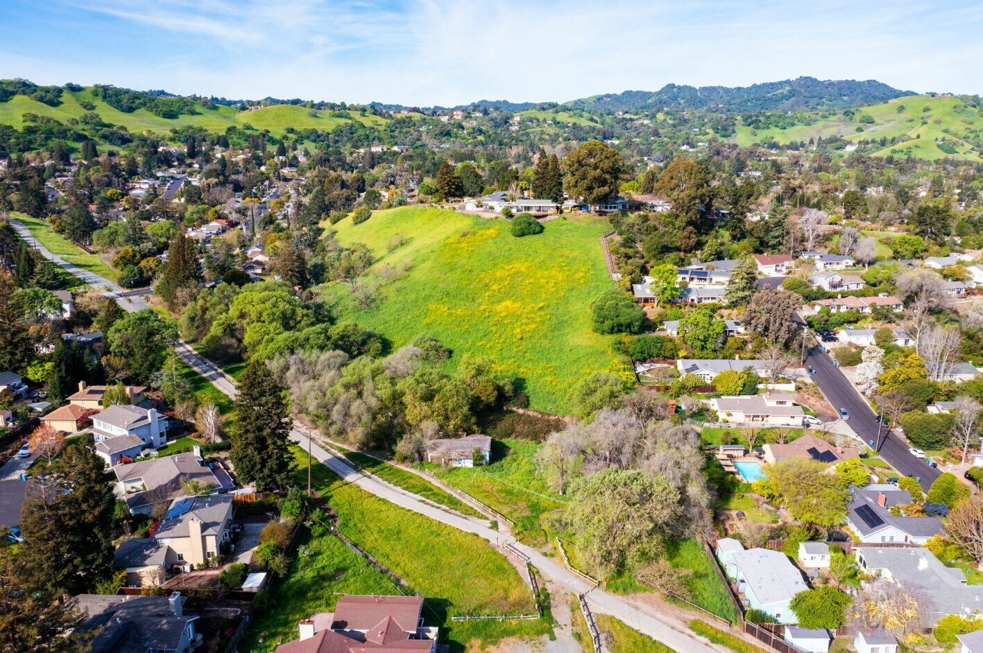 2641-2643 Larkey Ln, Walnut Creek, CA à vendre Photo de l’immeuble– Image 1 sur 12