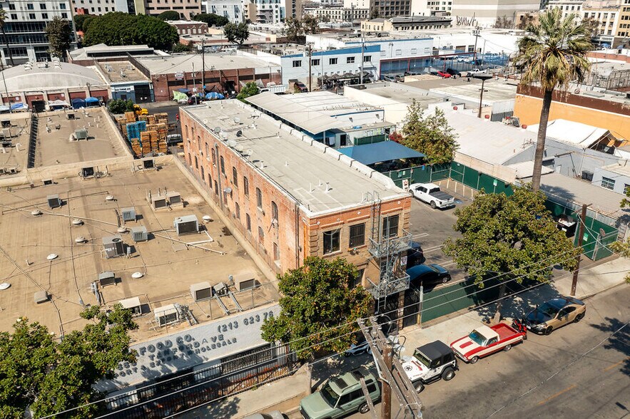 553 Stanford Ave, Los Angeles, CA à vendre - Photo de l’immeuble – Image 3 sur 9