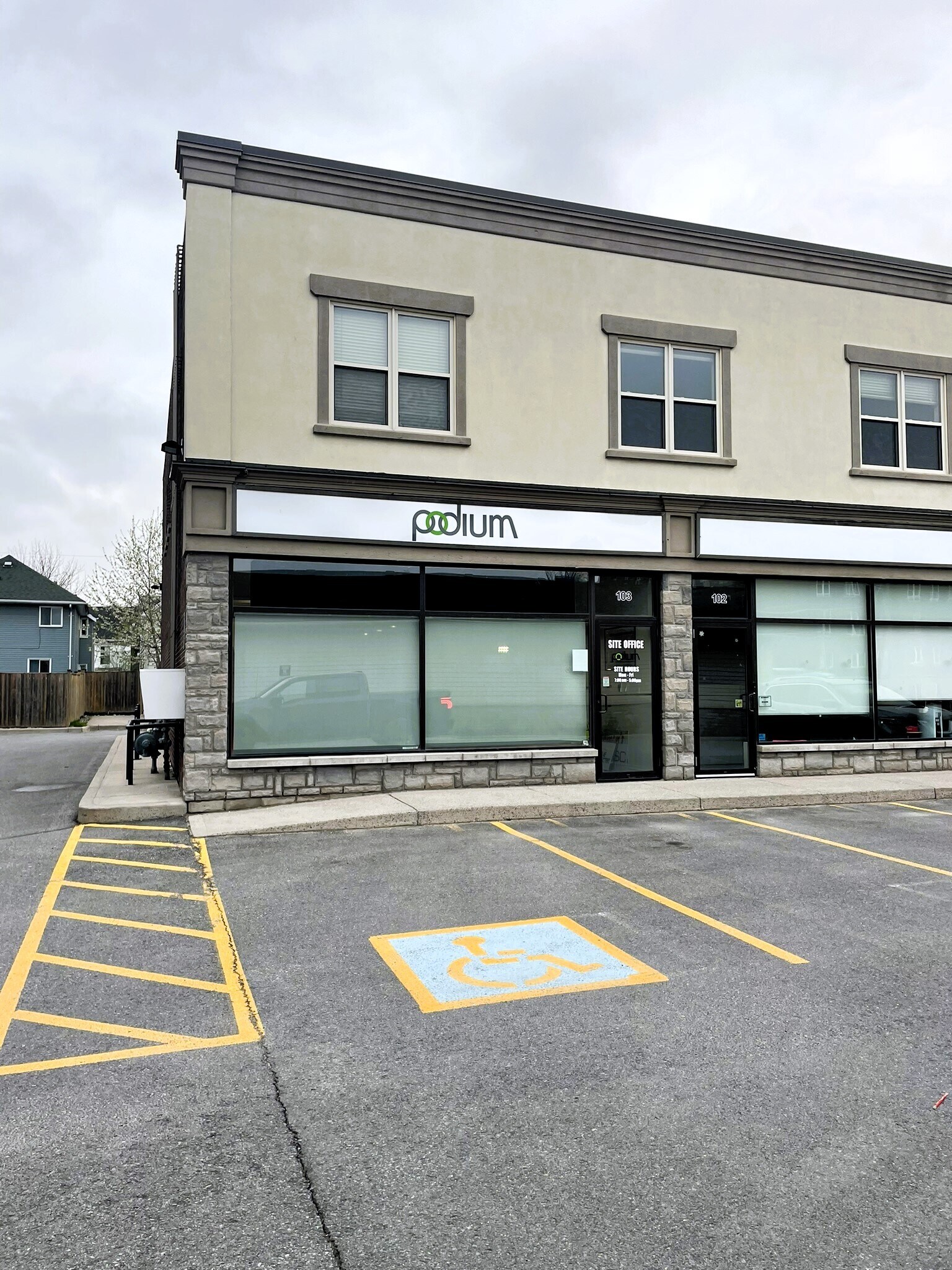 572-574 Princess St, Kingston, ON à louer Photo de l’immeuble– Image 1 sur 5