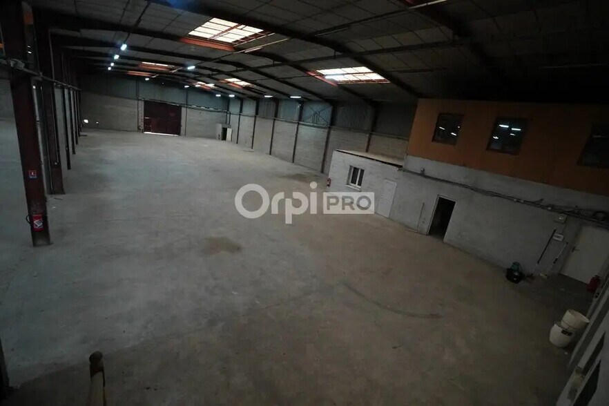Local d’activités dans Quetigny à louer - Photo de l’immeuble – Image 1 sur 8