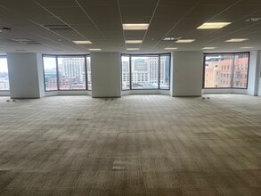 425 S Financial Pl, Chicago, IL à louer Photo de l’immeuble– Image 1 sur 5