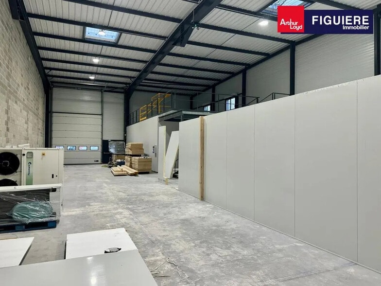 281 Avenue Des Chasseens, Gardanne à louer - Photo de l’immeuble – Image 3 sur 31