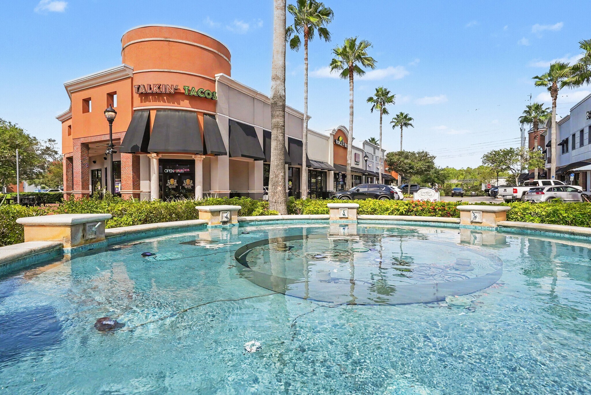 9520-9532 W Linebaugh Ave, Tampa, FL à louer Photo de l’immeuble– Image 1 sur 20