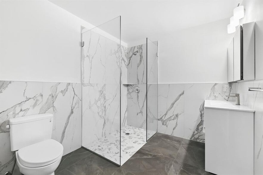 199-201 E Post Rd, White Plains, NY à vendre - Photo de l’immeuble – Image 3 sur 5