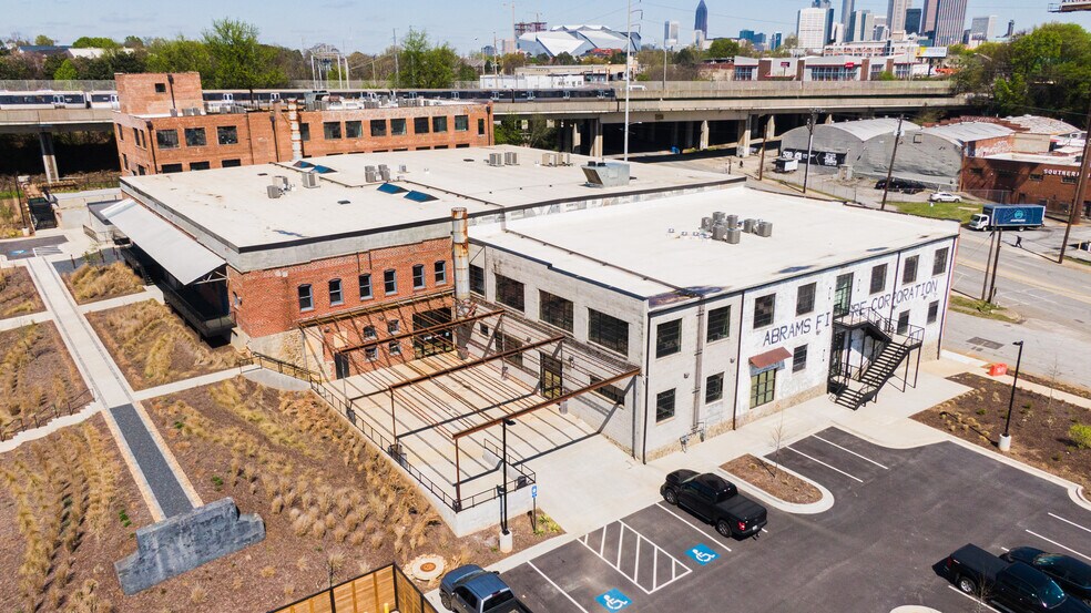 565 Northside Dr, Atlanta, GA à louer - Photo de l’immeuble – Image 3 sur 25