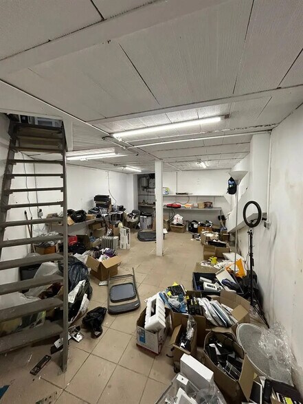 Local commercial dans Paris à louer - Photo intérieure – Image 3 sur 3