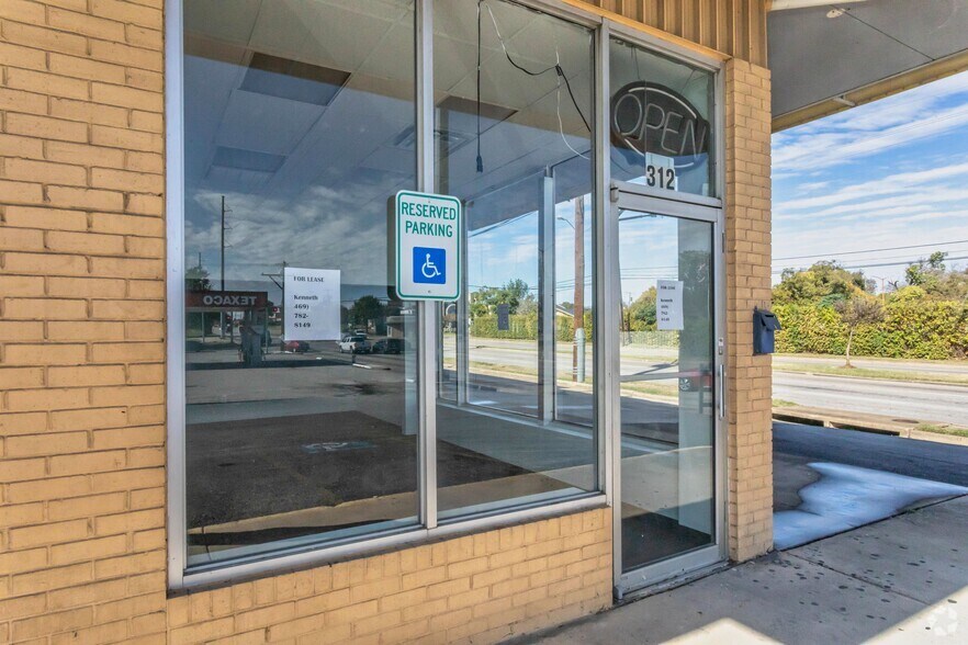 4440 W Illinois Ave, Dallas, TX à louer - Photo de l’immeuble – Image 3 sur 4