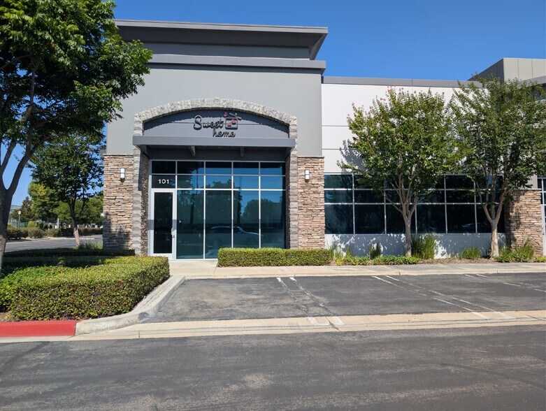 1115 S Grove Ave, Ontario, CA à louer - Photo de l’immeuble – Image 1 sur 8