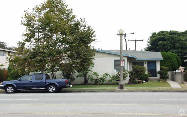 12510 Washington Pl, Los Angeles, CA à vendre - Photo de l’immeuble – Image 1 sur 17
