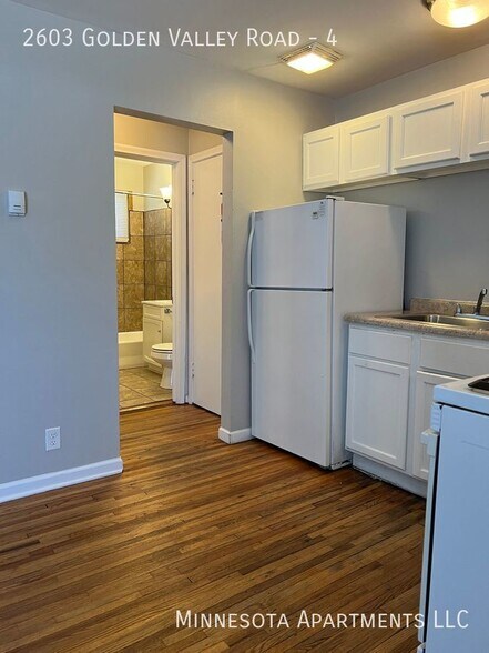 2603 Golden Valley Rd, Minneapolis, MN à vendre - Photo de l’immeuble – Image 3 sur 15