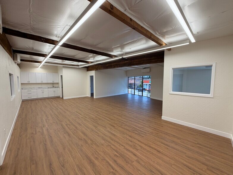 3113 Middlefield Rd, Redwood City, CA à louer - Photo de l’immeuble – Image 3 sur 10