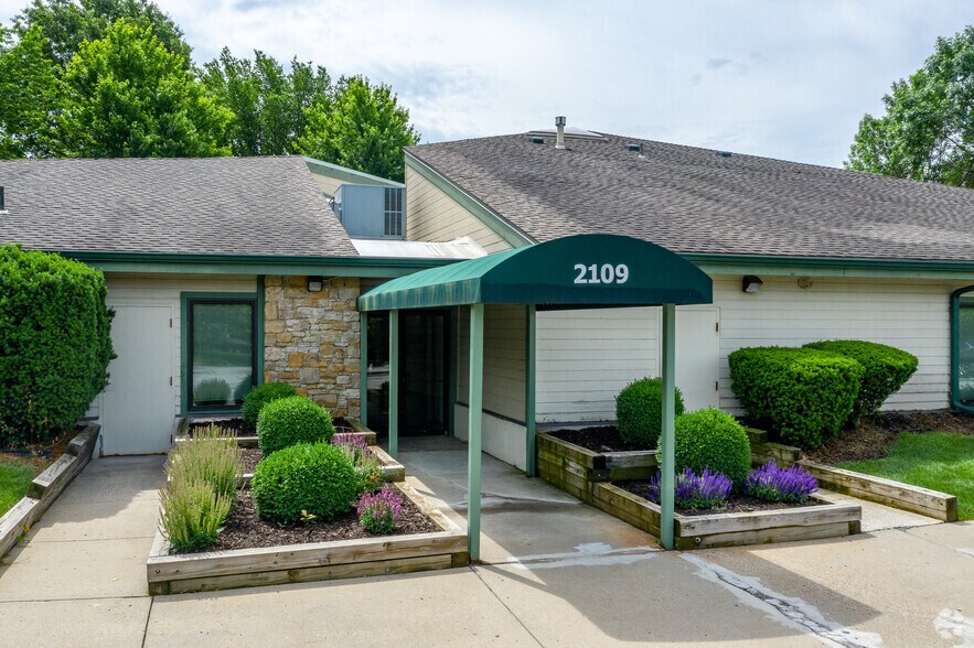 2109 NE 72nd St, Gladstone, MO à vendre - Photo de l’immeuble – Image 3 sur 3
