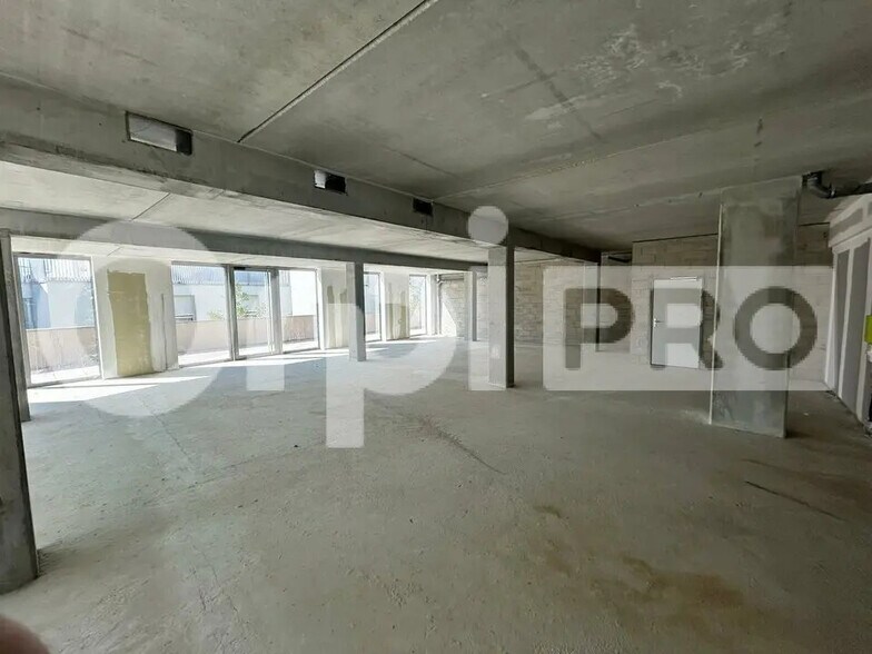 Bureau dans Avon à vendre - Photo de l’immeuble – Image 3 sur 6