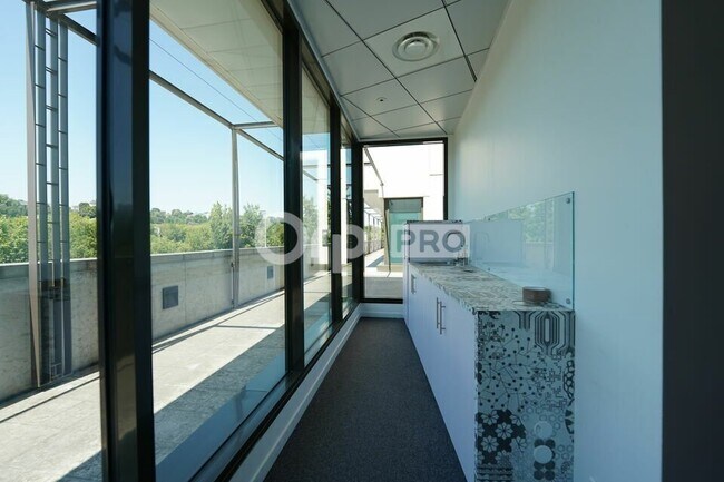 Plus de détails pour 84 Quai Joseph Gillet, Lyon - Bureau à louer