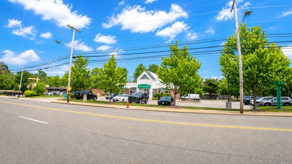 435 Broadway Ave, Bedford, OH à vendre - Photo de l’immeuble – Image 2 sur 4