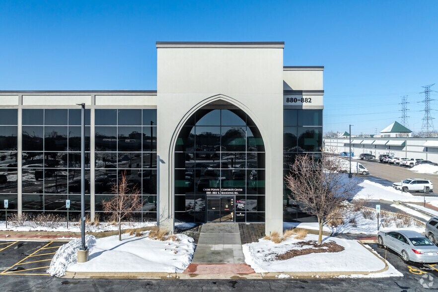 880 S Rohlwing Rd, Addison, IL à louer - Photo de l’immeuble – Image 2 sur 6
